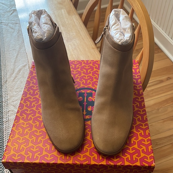 Tory Burch brand new in box never worn Sofia 65 mm suede bootie - Picture 6 of 6